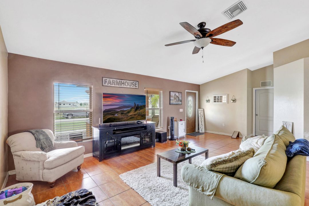 2854 NW 3rd Pl, Cape Coral, FL 33993