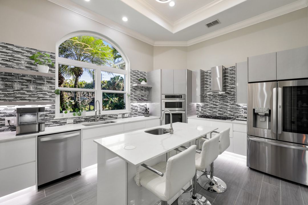 4055 1st Ave SW, Naples, FL 34119