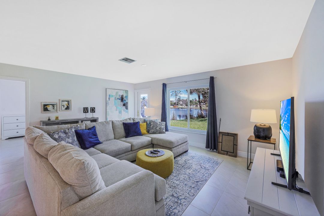 5322 Myrtle Ln, Naples, FL 34113