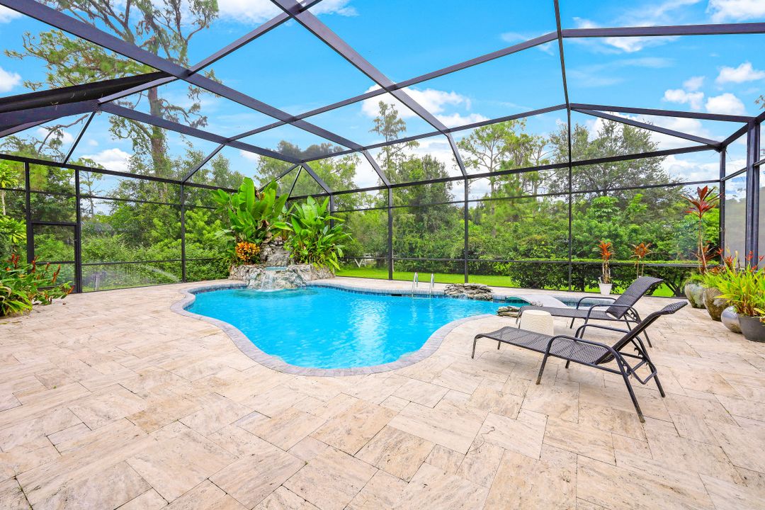 6881 Bottlebrush Ln, Naples, FL 34109