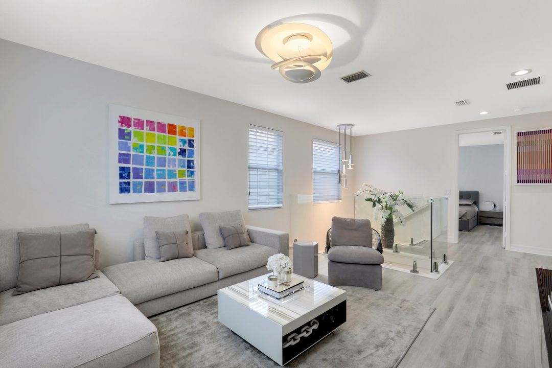 4448 Aurora St, Naples, FL 34119