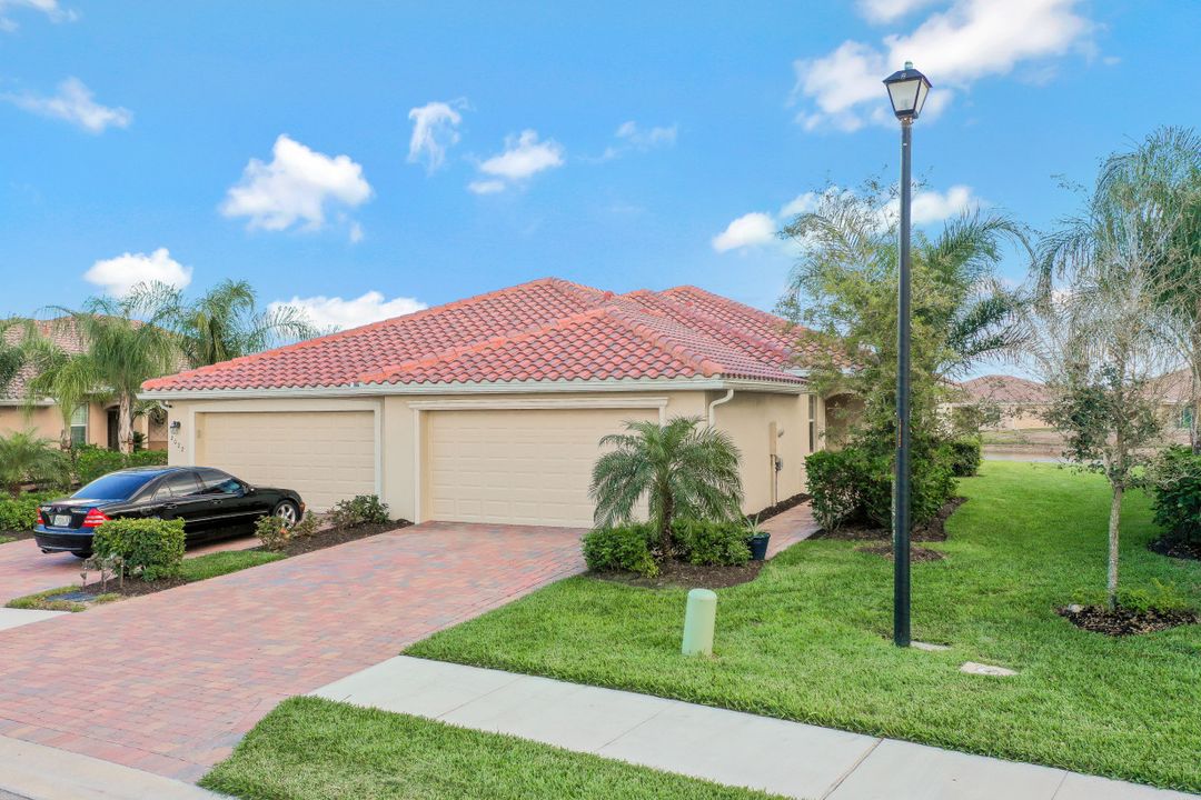2026 Tamarron Ln, Naples, FL 34120