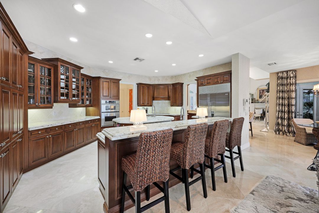 313 Chancery Cir, Naples, FL 34110