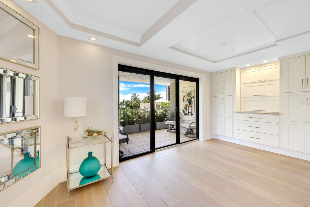 4451 Gulf Shore Blvd N #302, Naples, FL 34103
