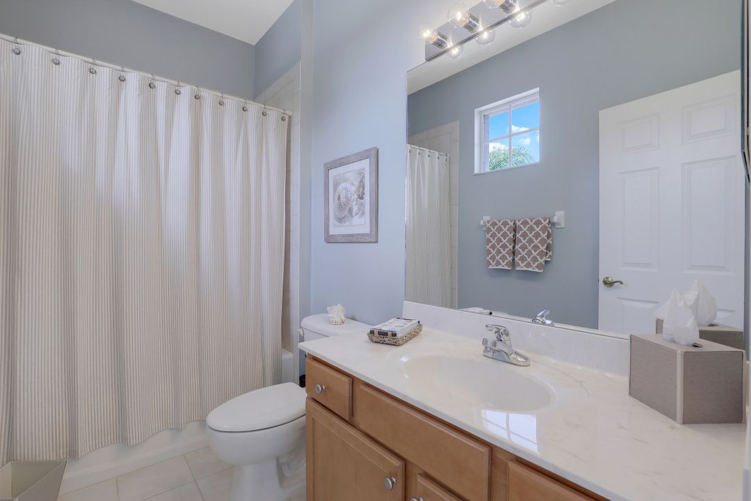 4810 Shinnecock Hills Ct, Naples, FL 34112