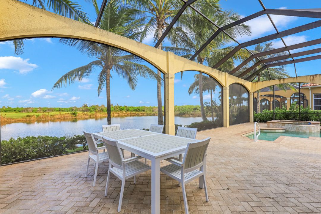8560 Bellagio Dr, Naples, FL 34114