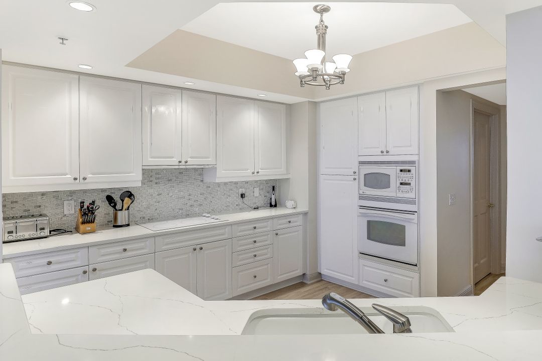 1060 Borghese Ln, Naples, FL 34114