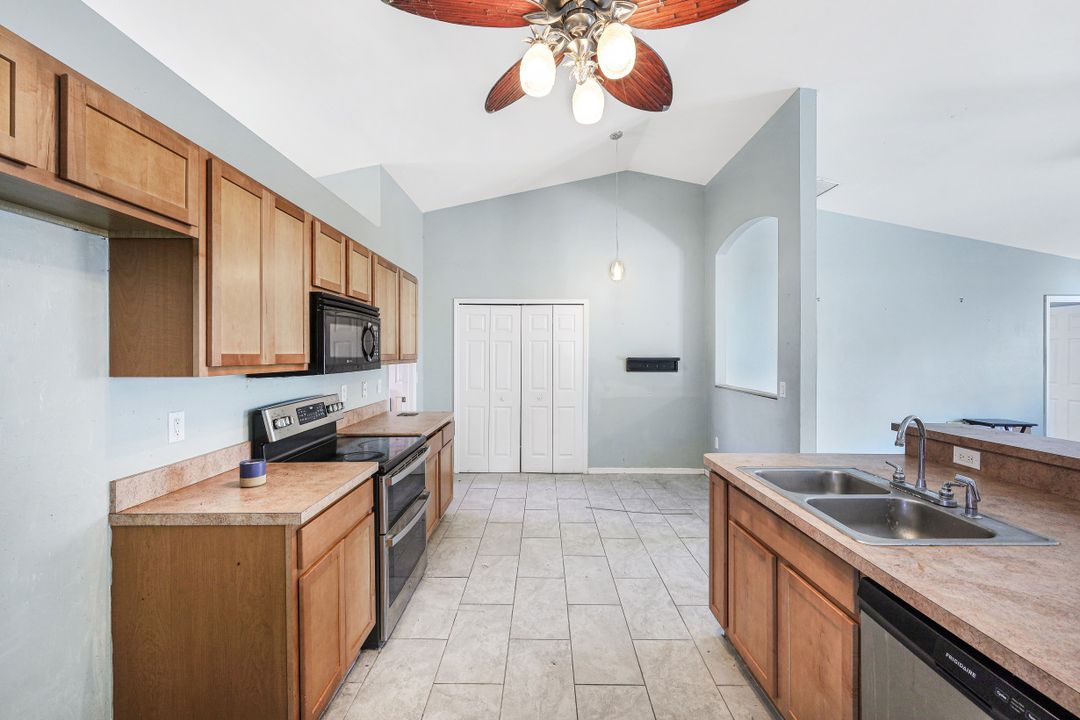 15736 Sunny Crest Ln, Fort Myers, FL 33905