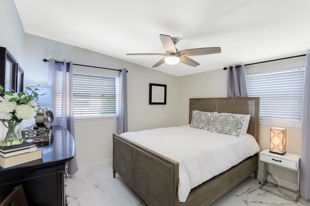 2070 Holiday Ln, Naples, FL 34104
