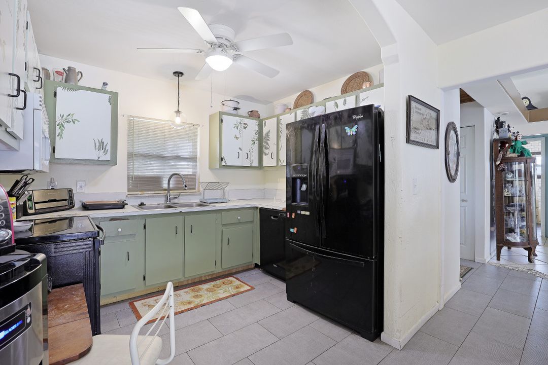 977 Hearty St, North Fort Myers, FL 33903