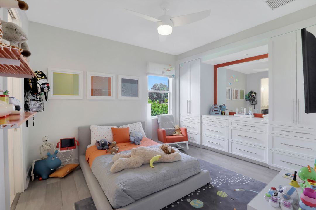 5931 Spanish Oaks Ln, Naples, FL 34119