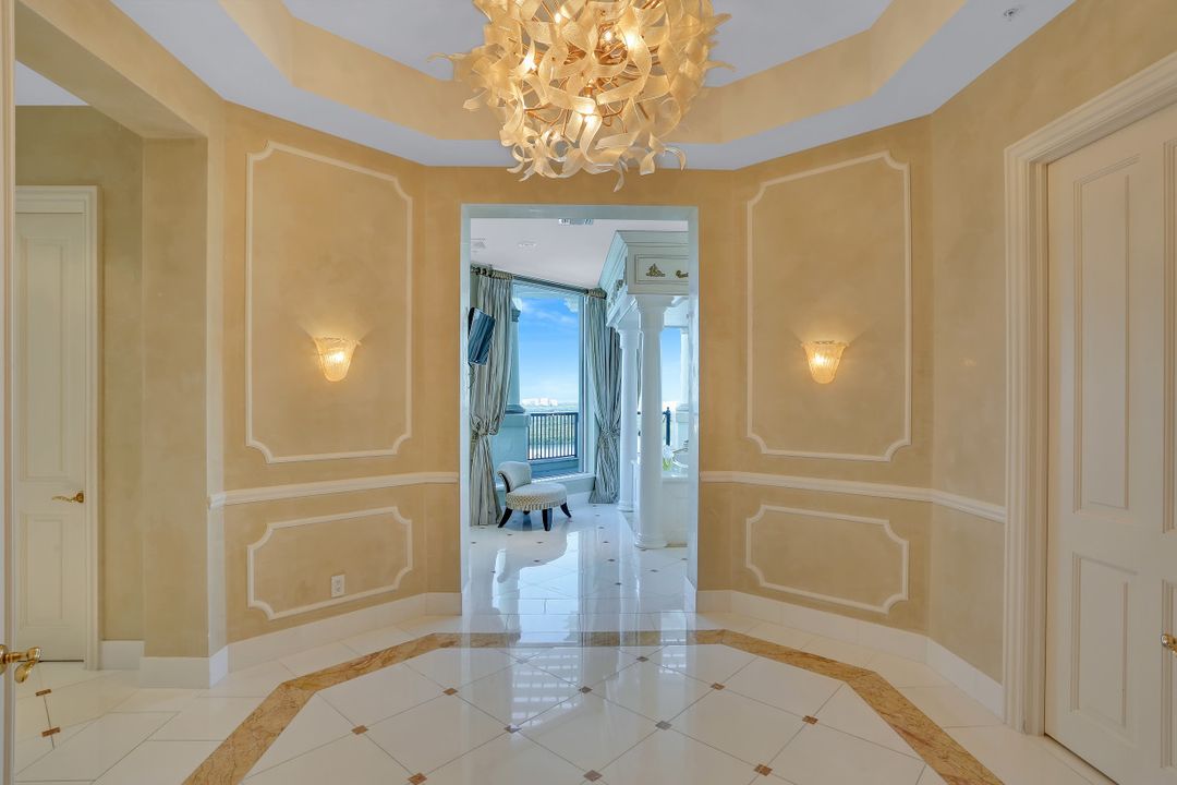 81 Seagate Dr #2001, Naples, FL 34103