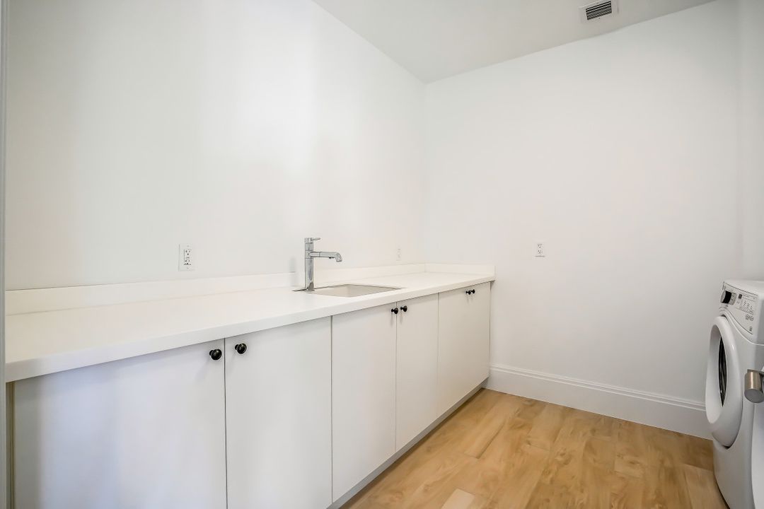 1035 3rd Ave S #105, Naples, FL 34102