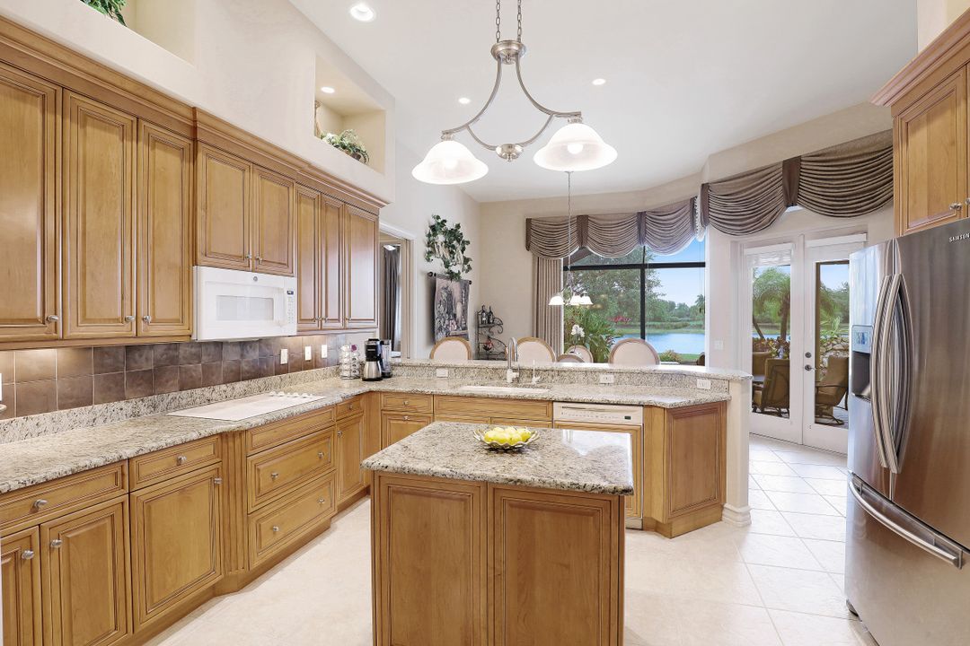 10590 Glen Lakes Dr, Bonita Springs, FL 34135