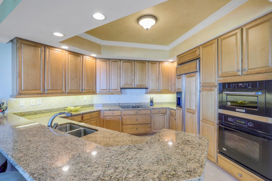 295 Grande Way #905, Naples, FL 34110