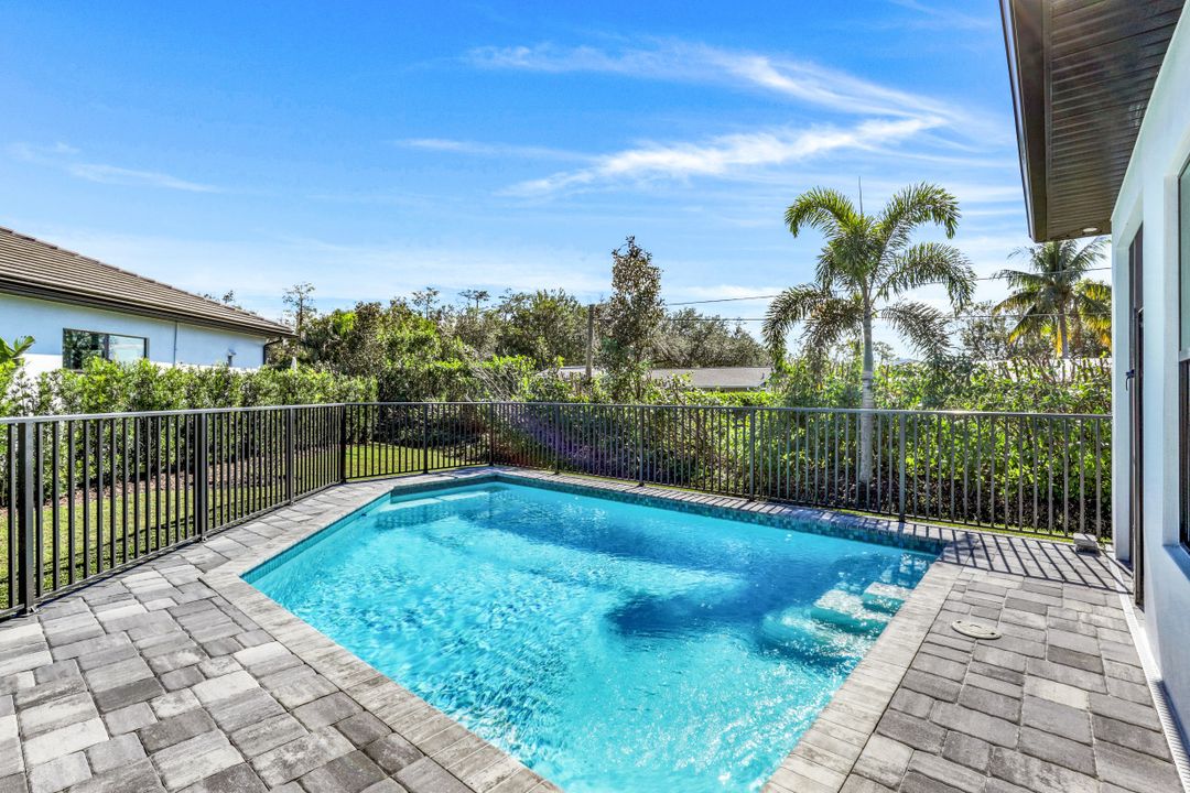 226 Legacy Ct, Naples, FL 34110