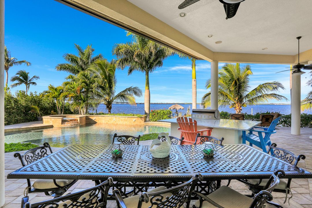 3944 W Riverside Dr, Fort Myers, FL 33901