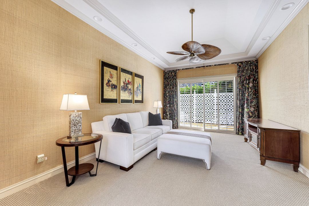 925 Spyglass Ln, Naples, FL 34102