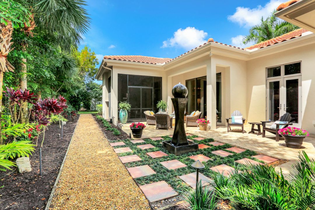 2086 Torino Way, Naples, FL 34105