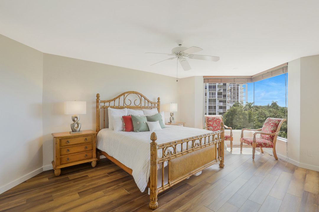 5555 Heron Point Dr #402, Naples, FL 34108