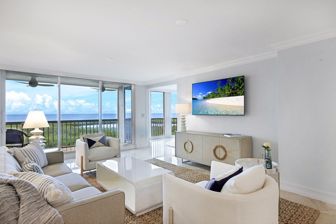 6585 Nicholas Blvd #1103, Naples, FL 34108