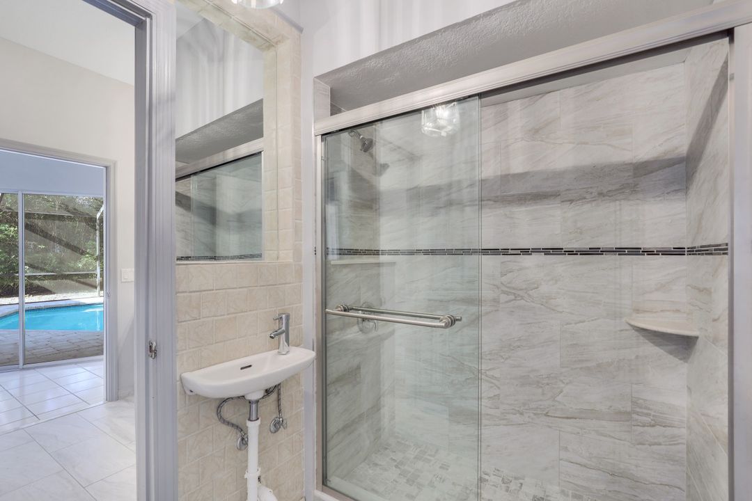 3781 Lakemont Dr, Bonita Springs, FL 34134