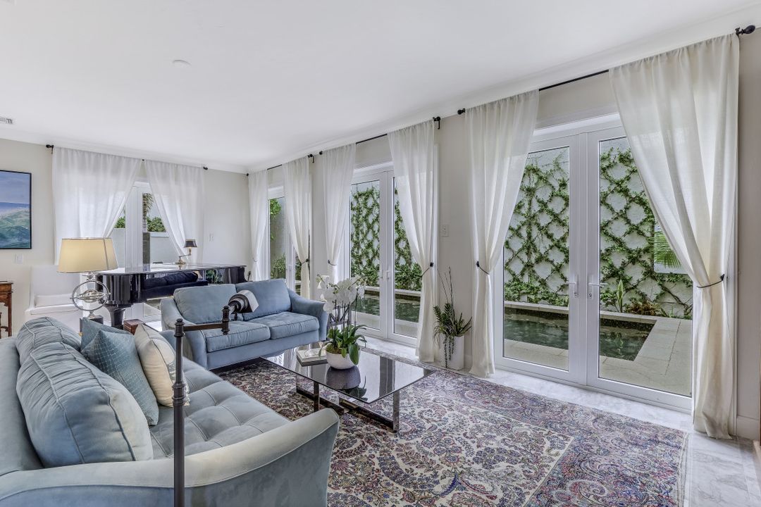 868 4th St S #11, Naples, FL 34102