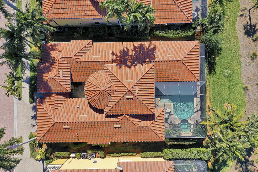 2911 Tiburon Blvd E, Naples, FL 34109