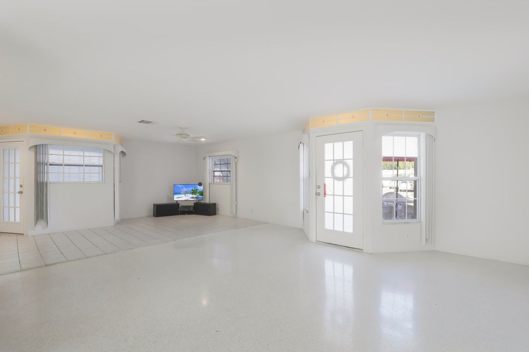 3096 Buena Vista Ln, Naples, FL 34105