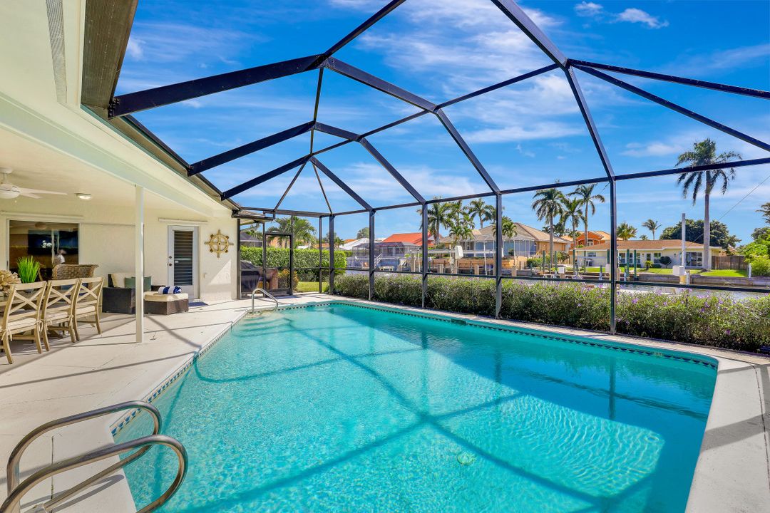 376 Heron Ave, Naples, FL 34108