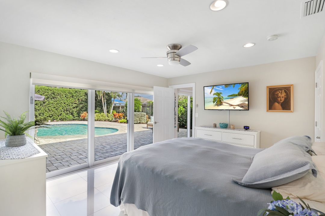 565 98th Ave N, Naples, FL 34108