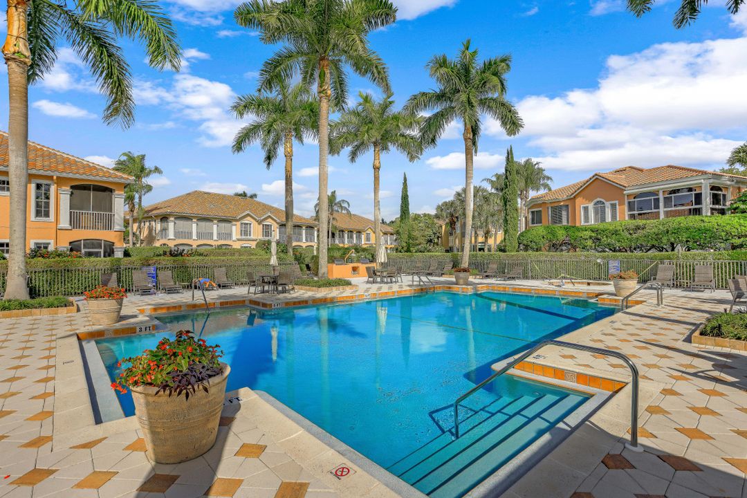 630 Via Mezner #1001, Naples, FL 34108