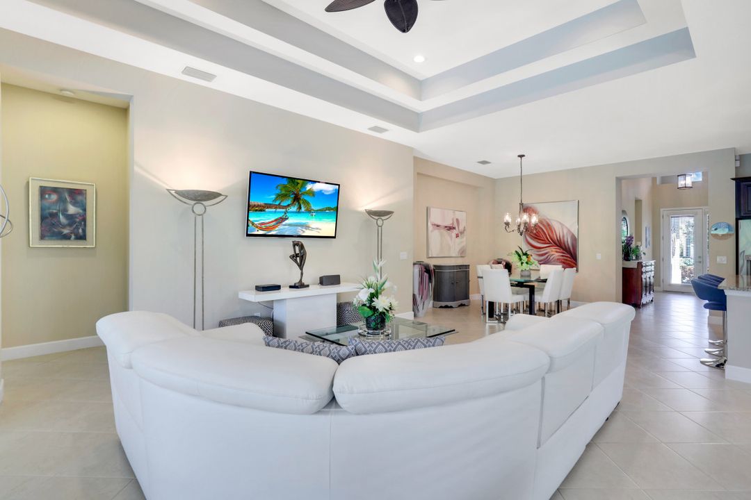 9097 Isla Bella Cir, Bonita Springs, FL 34135