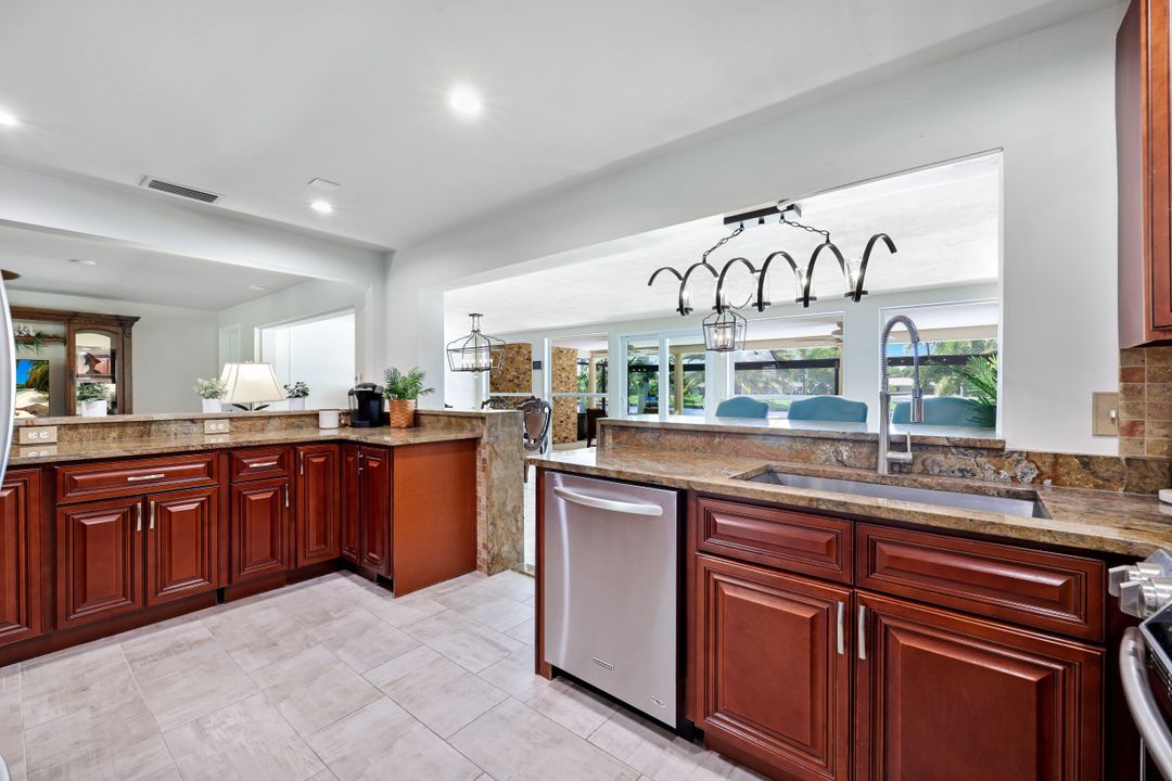 1205 SE 43rd Terrace, Cape Coral, FL 33904