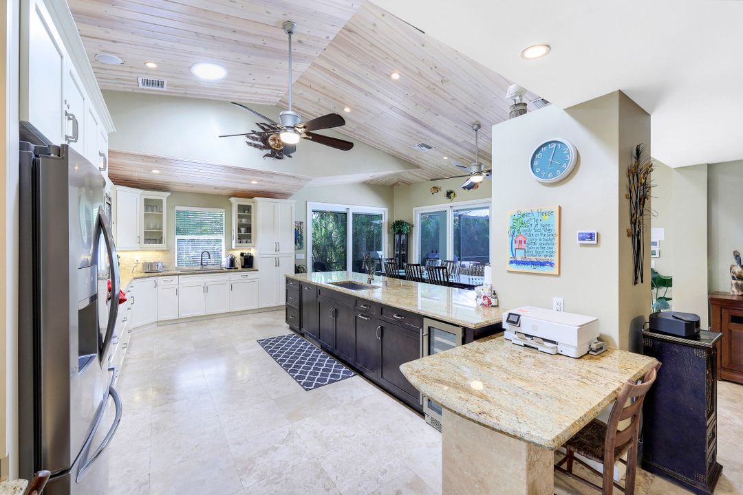 657 91st Ave N, Naples, FL 34108