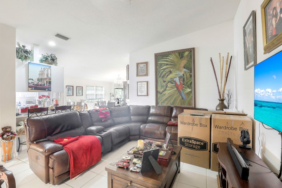 4280 Redonda Ln, Naples, FL 34119