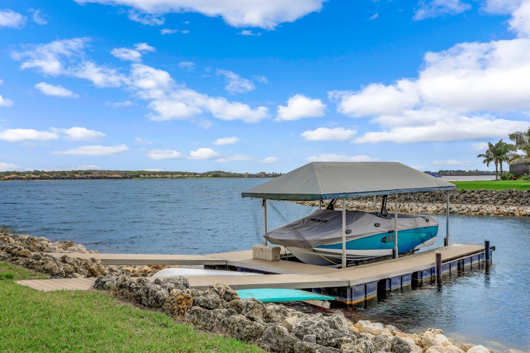 9424 Copper Rock Ct, Naples, FL 34120