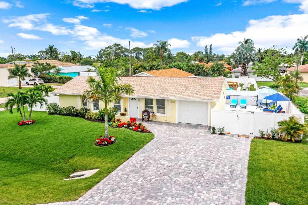 698 105th Ave N, Naples, FL 34108