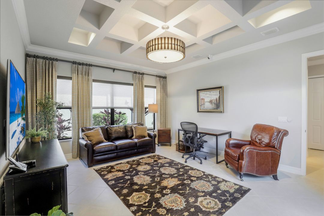 2748 Crystal Way, Naples, FL 34119