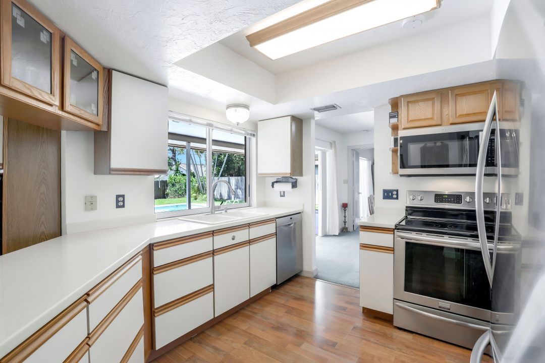 82 Johnnycake Dr, Naples, FL 34110