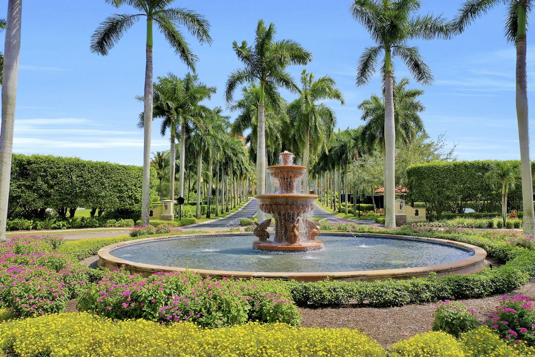 2738 Tiburon Blvd E #B-406, Naples, FL 34109