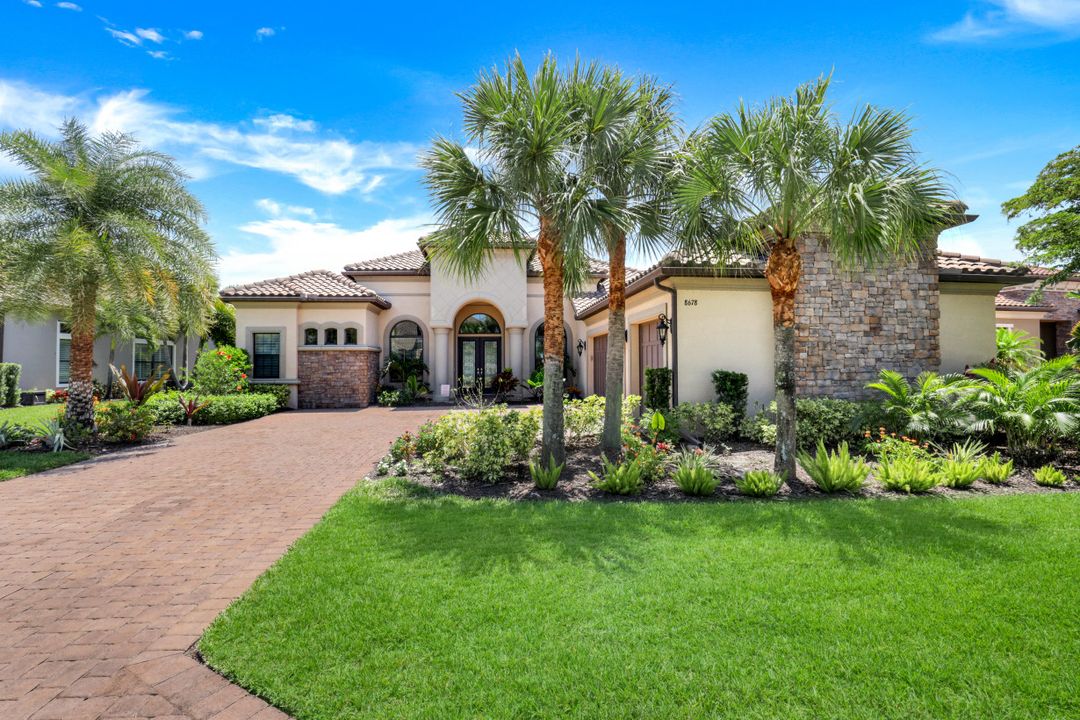 8678 Amour Ct, Naples, FL 34119