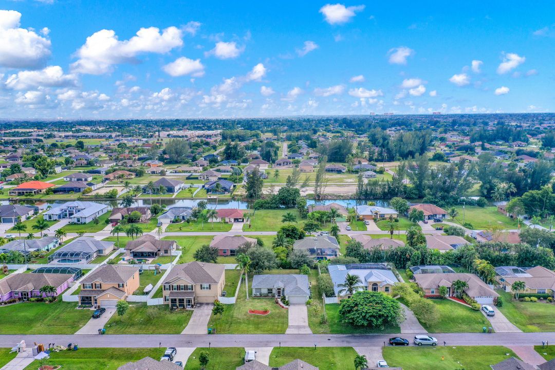 326 SW 19th Ln, Cape Coral, FL 33991