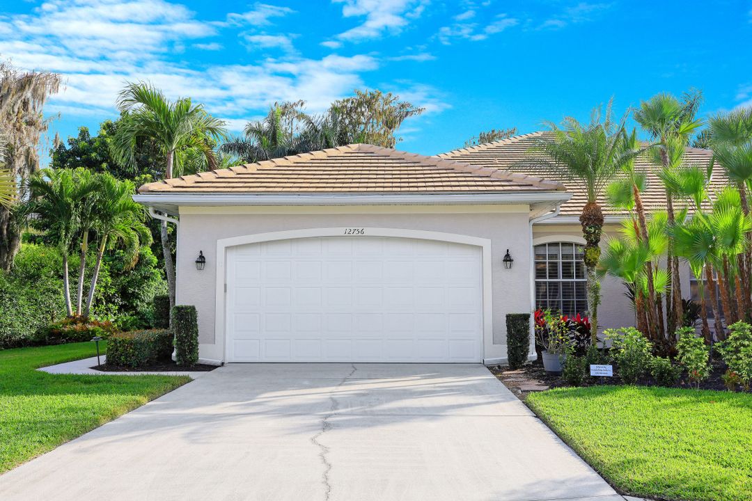 12756 Fox Ridge Dr, Bonita Springs, FL 34135