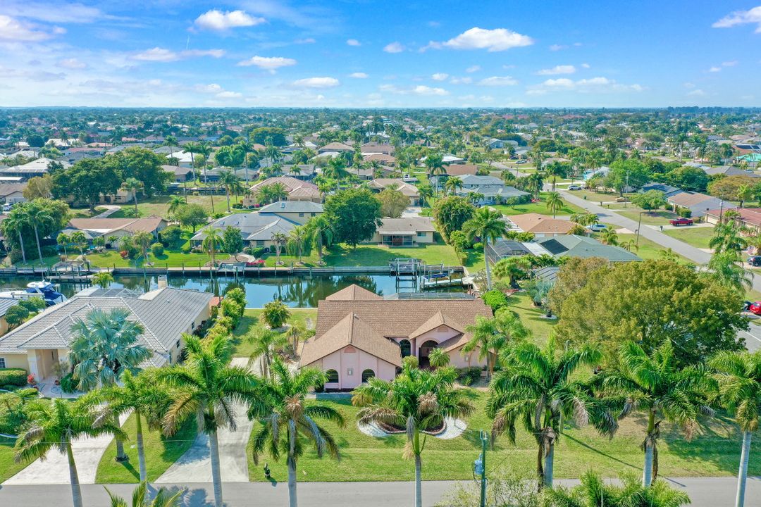 5208 SW 9th Pl, Cape Coral, FL 33914