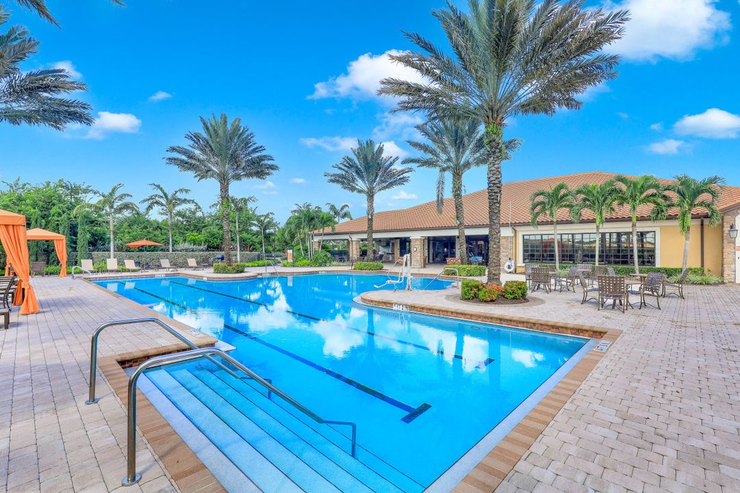 8199 Lucello Terrace N, Naples, FL 34114