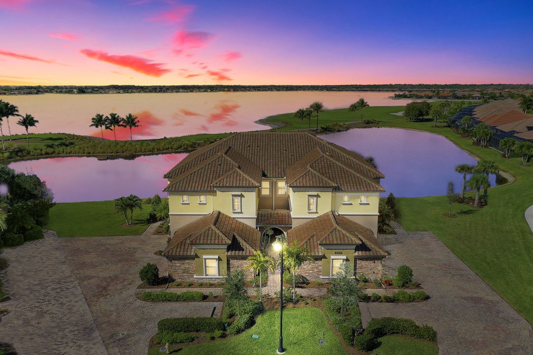 9060 Siesta Bay Dr #201, Naples, FL 34120