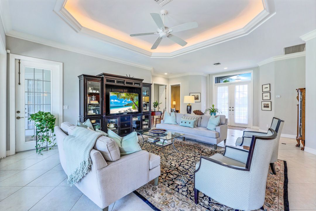 8072 Tiger Lily Dr, Naples, FL 34113