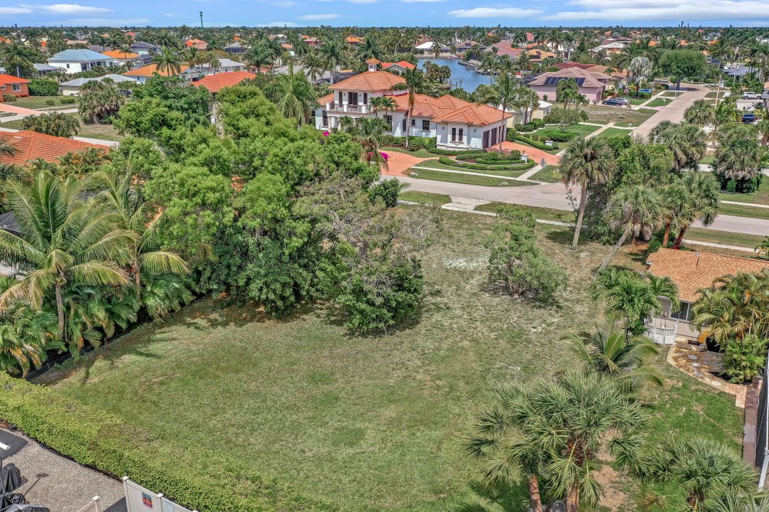 138 Greenbrier St, Marco Island, FL 34145