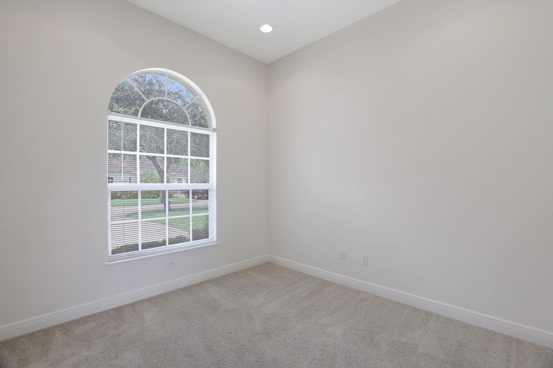 10196 Avonleigh Dr, Bonita Springs, FL 34135